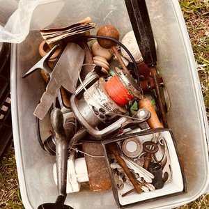 Cajón con Varios Artículos de Metal y Plástico - imagen 3