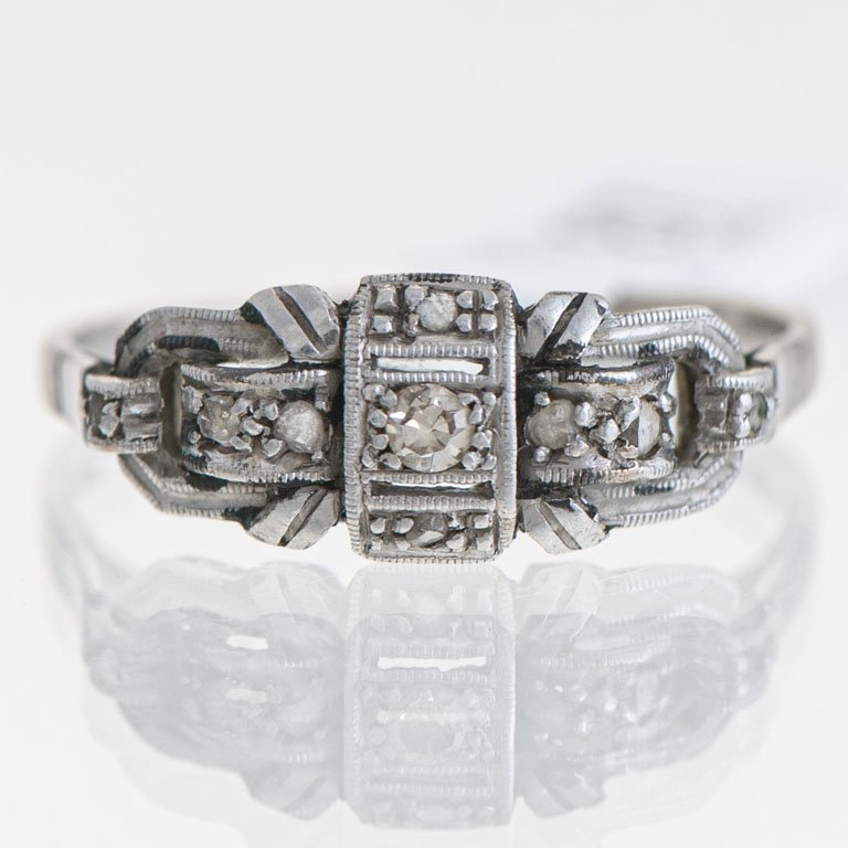 Lote anterior: Anillo de Oro con Diamantes y Brillante