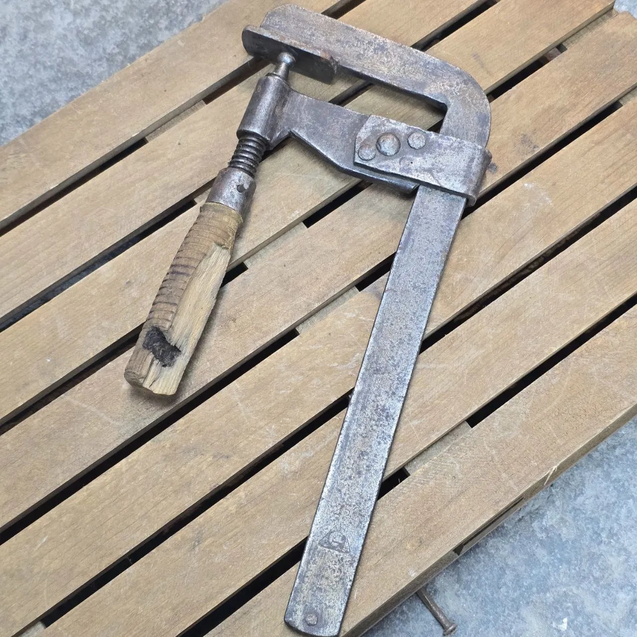 Alicates metálicos ajustables para uso en la construcción - imagen 2