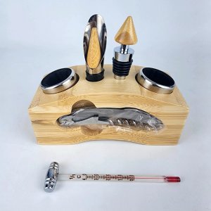 Lote siguiente: Set de Accesorios para Vino con Base de Madera y Termómetro