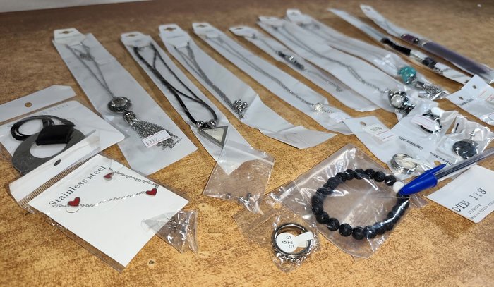 Collares, pulseras y anillos de acero quirúrgico en buen estado - imagen 4