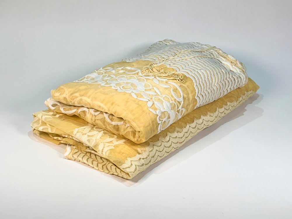 Dos Cortinas Voile Beige y Blanco con Decoración Floral