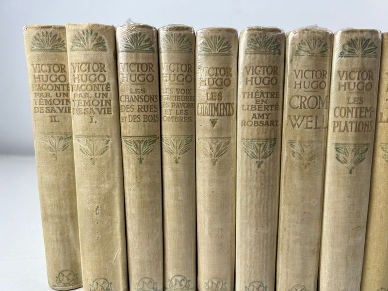 Colección de novelas de Víctor Hugo, edición Nelson, principios del siglo XX - imagen 2