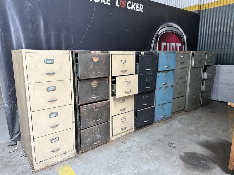 Lote siguiente: ARCHIVADORES ANTIGUOS