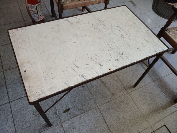 Mesa de Hierro con Tapa de Mármol