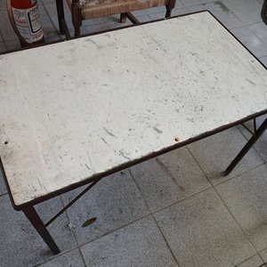 Lote siguiente: Mesa de Hierro con Tapa de Mármol
