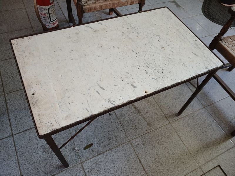 Mesa de Hierro con Tapa de Mármol