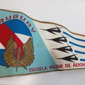 Banderín Escuela Militar de Aeronáutica Uruguay y Bandera Hispanidad Capitán Camblor - imagen 2