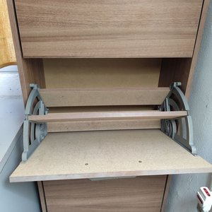 Zapatera de Madera con Tres Niveles y Cajón Inferior - imagen 2