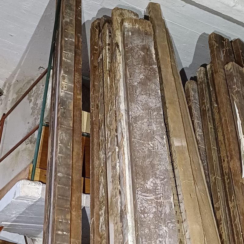 Seis tirantes de pinotea con rastros de polilla para venta - imagen 6
