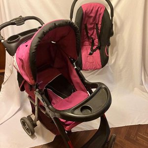 Cochecito de Bebé Infanti con Huevito Travel System Rosa y Negro - imagen 3
