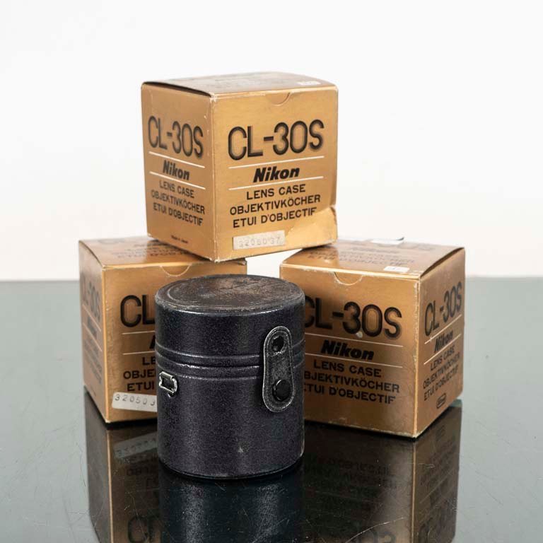 Lote siguiente: 3 Estuches para lentes Nikon - Equipos electrónicos
