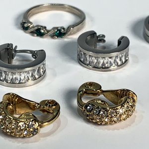 Lote anterior: Lote de 5 piezas de fantasía: 2 pares de caravanas y 3 anillos