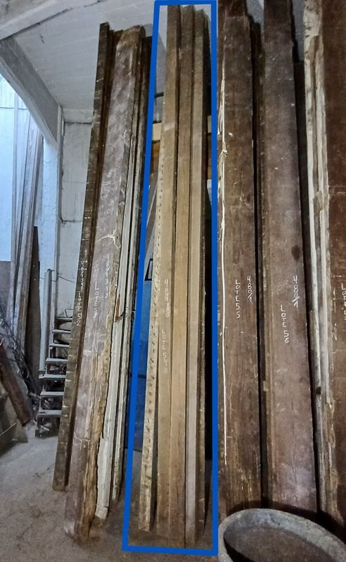 Lote siguiente: Ocho tirantes de pinotea para construcción
