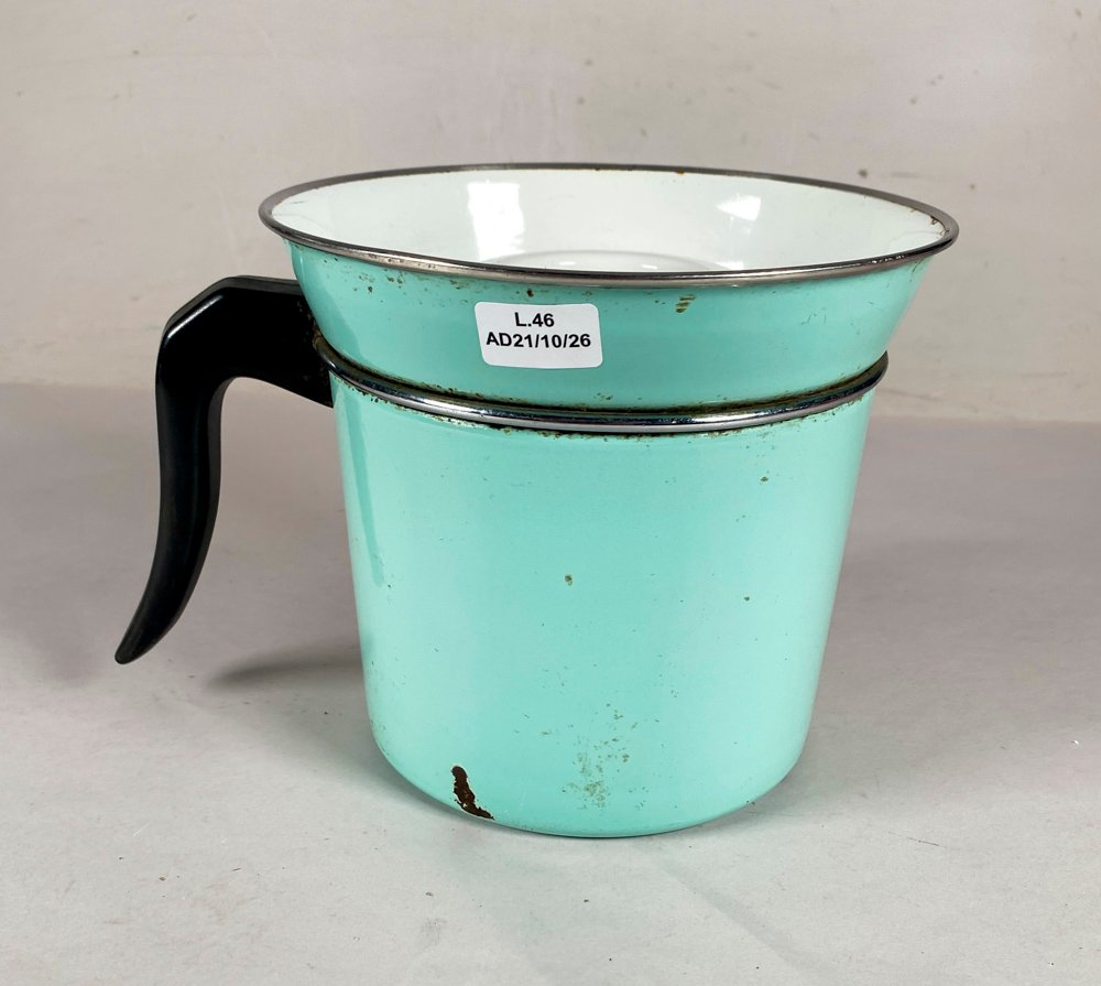 Antiguo Hervidor Esmaltado Mint con Asa Negra