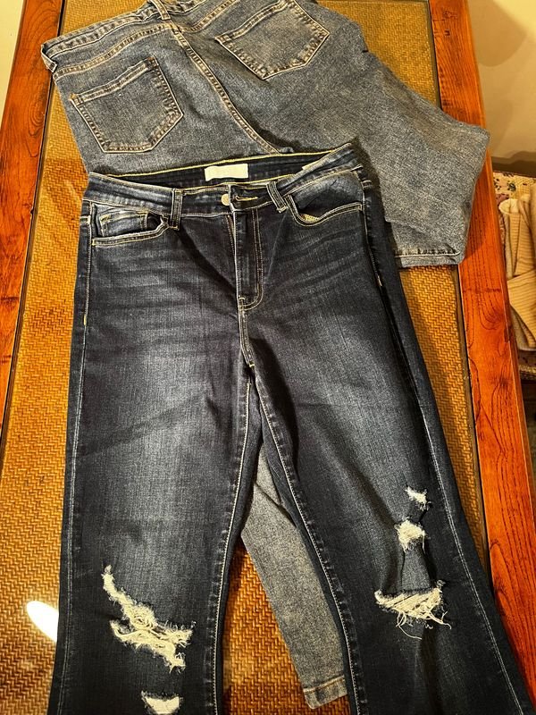 Lote de 2 Pantalones Jeans: Uno Azul Roto Talle 28 y Otro Esfumado Talle 30