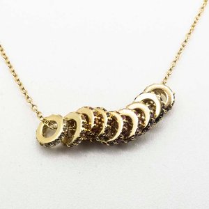 Lote anterior: Cadena de Plata con Baño de Oro y Dijes de Piedras de Colores