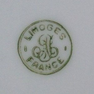 Platillo de Porcelana Limoges Francia con Bordes Dorados y Diseño Floral - imagen 2