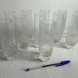 Juego de 12 Vasos Altos de Vidrio Tallado - imagen 2
