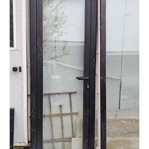 Lote siguiente: Puerta de Exterior Negra con Vidrio