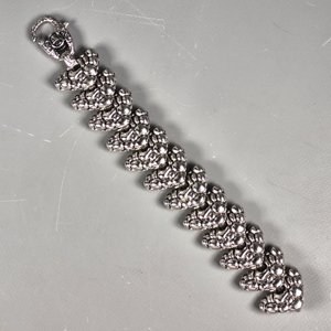 Pulsera Brutalista de Metal con Diseño en Relieves - imagen 6