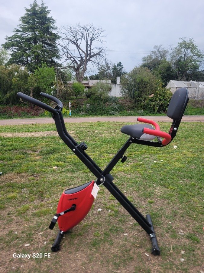 Bicicleta Fija Plegable Timesport Negra y Roja con Respaldo