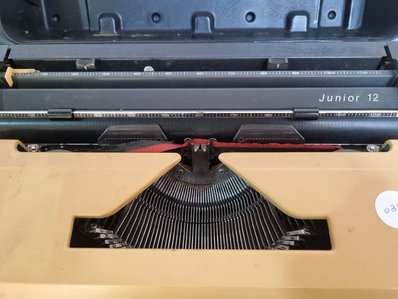 Máquinas de escribir antiguas y nuevas en venta - imagen 5