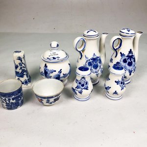 Lote anterior: Conjunto de 8 Piezas de Porcelana Blanca y Azul con Diseño Floral