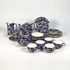 Lote siguiente: Juego de Té y Lunch de Loza Inglesa Azul con Flores Doradas