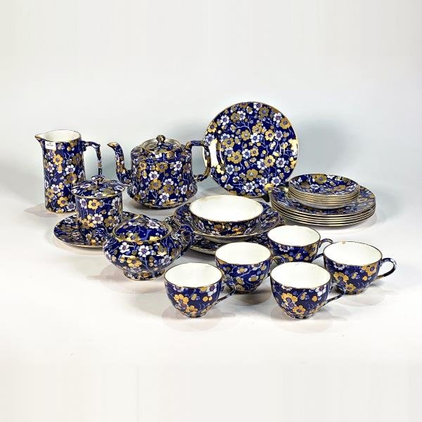 Juego de Té y Lunch de Loza Inglesa Azul con Flores Doradas