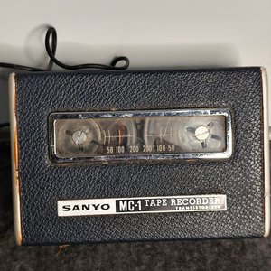 Grabadora de cinta Sanyo MC-1 Transistorizada con micrófono original - imagen 4