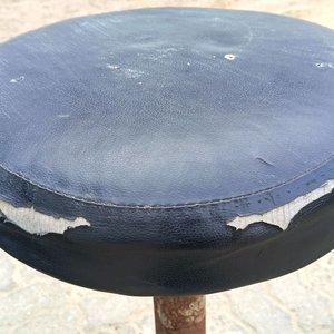 Dos Sillas de Oficina y Taburete con Detalles – Se Vende a la Vista - imagen 14