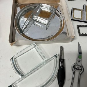 Set de Cocina y Hogar: Copetinero de Acero con Bandeja de Vidrio, 5 Portaretratos y Utensilios Varios - imagen 7