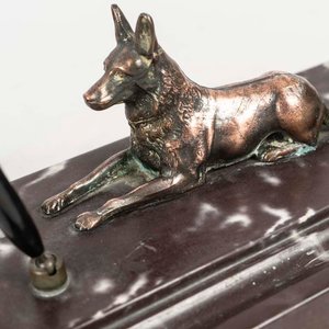 Portalápices de Granito con Figura de Perro de Metal - imagen 2