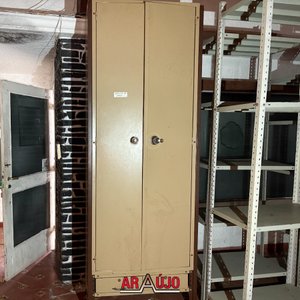 Archivero Metálico de Oficina con Puertas y Estantes - imagen 2