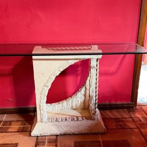 Mesa de Arrimo con Tapa de Vidrio y Base Estilo Piedra - imagen 1