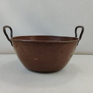 Lote siguiente: Olla Antigua de Cobre con Asas de Hierro - Decoración Rústica