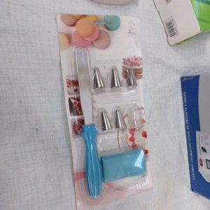 Cuatro piezas: control en caja + cargador de bateria + set de repostería + numero de plástico. - imagen 5