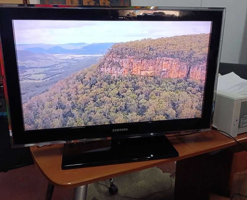 Televisor Samsung LCD 32" Full HD Modelo LN32D550K1R