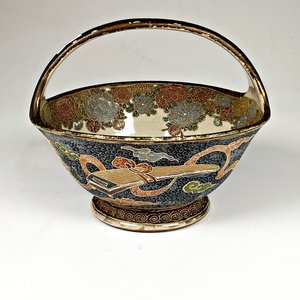 Lote anterior: Canasta de Loza Satsuma Decorada con Mariposas y Flores, Asa y Base Dorada