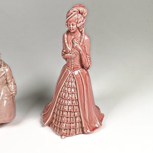 Figuras de Loza Rosa: Dama y Caballero Estilo Antiguo - imagen 3
