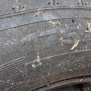 Neumático y Llanta Rodado 13 en Buen Estado - imagen 4