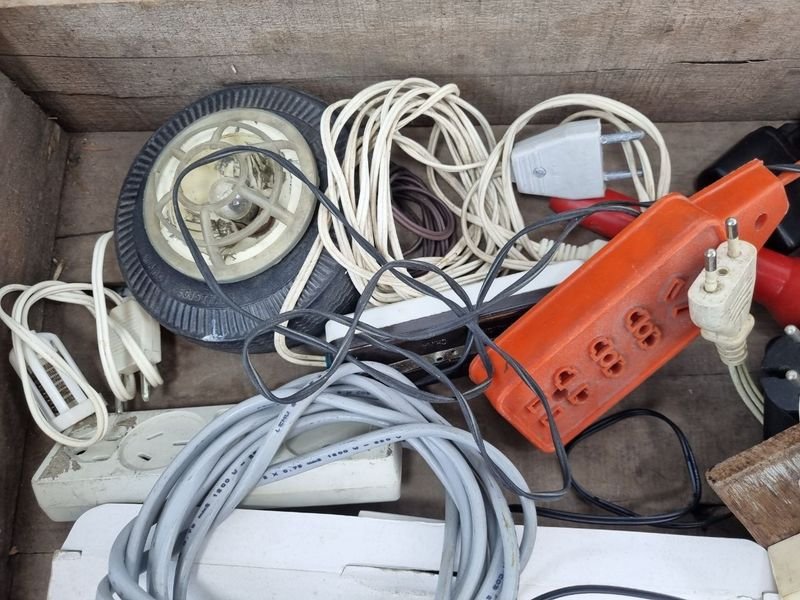 Accesorios eléctricos en mal estado - imagen 2
