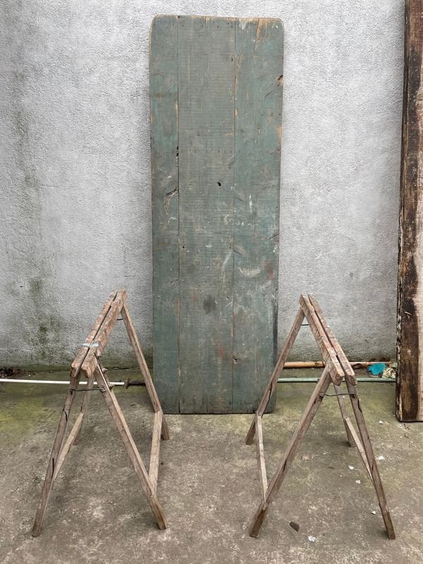 Mesa Plegable Rústica de Madera con Caballetes