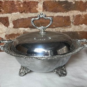 Guisera Antigua de Platina con Tapa Cincelada y Repujados - imagen 5