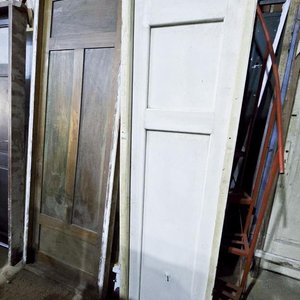 Frentes de Placard de Madera y Hierro: Uno Oscuro y Otro Blanco - imagen 1