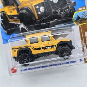 Hot Wheels Land Rover Defender Doble Cabina Amarillo - imagen 2