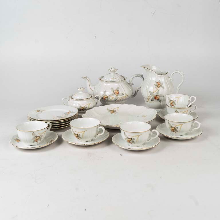 21 Piezas de porcelana Checa Medidas: 9.5x6 cm