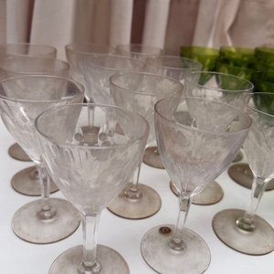 Juego de Cristalería Fina: Copas Verdes y Transparentes, Jarras y Decantador Val Saint Lambert - imagen 5