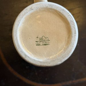 Juego de 4 Jarritas de Cerámica con Relieve y Borde Oscuro - imagen 7